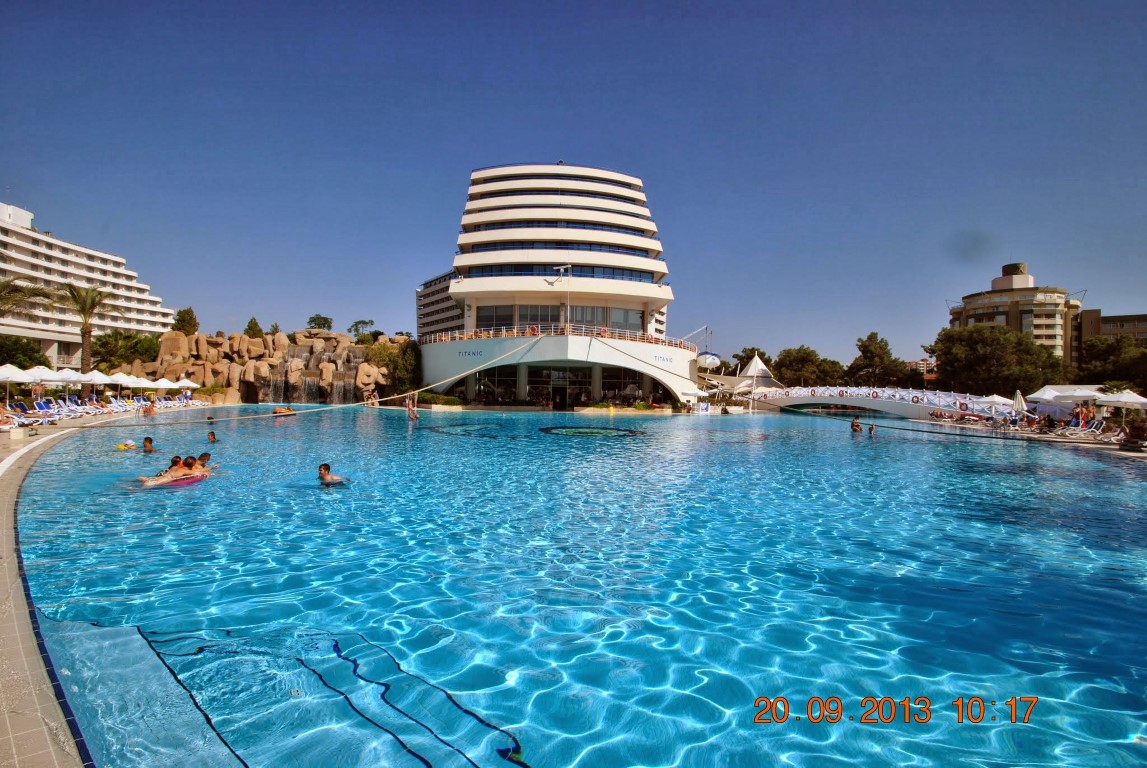 imagini hotel TITANIC LARA